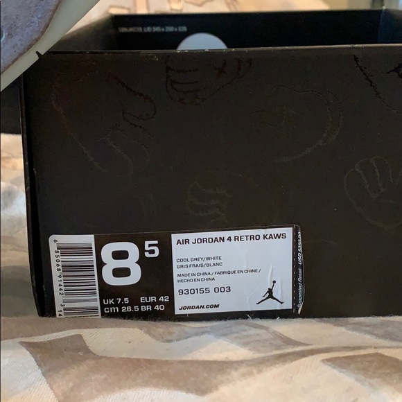 Air Jordan 4 Retro Kaws - Picture 4 of 5